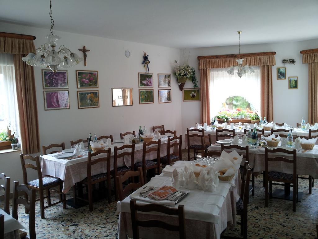 Rifugio Monte Baldo 호텔 아비오 외부 사진