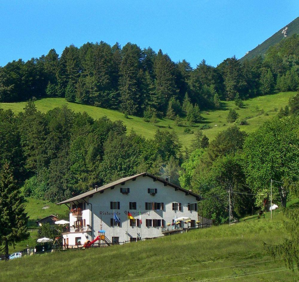 Rifugio Monte Baldo 호텔 아비오 외부 사진