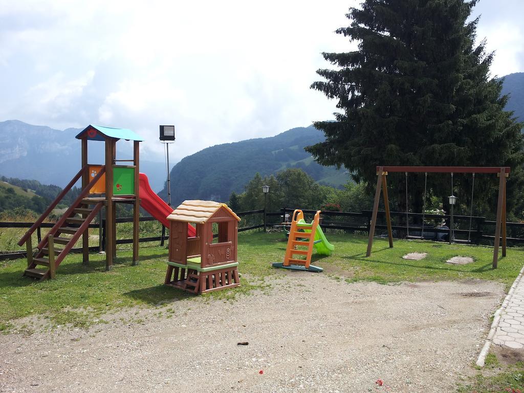 Rifugio Monte Baldo 호텔 아비오 외부 사진