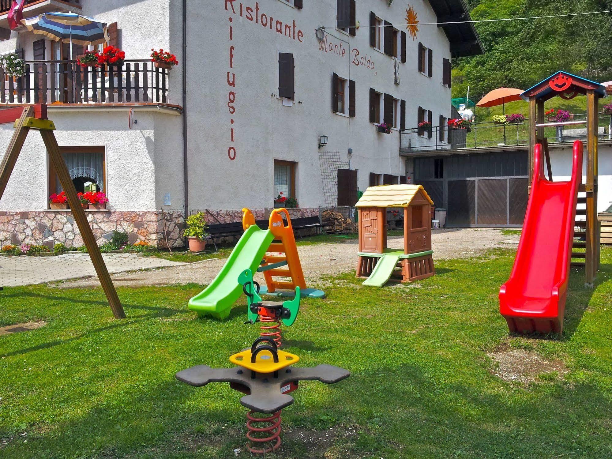Rifugio Monte Baldo 호텔 아비오 외부 사진