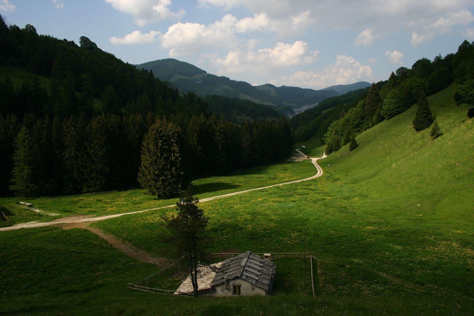 Rifugio Monte Baldo 호텔 아비오 외부 사진